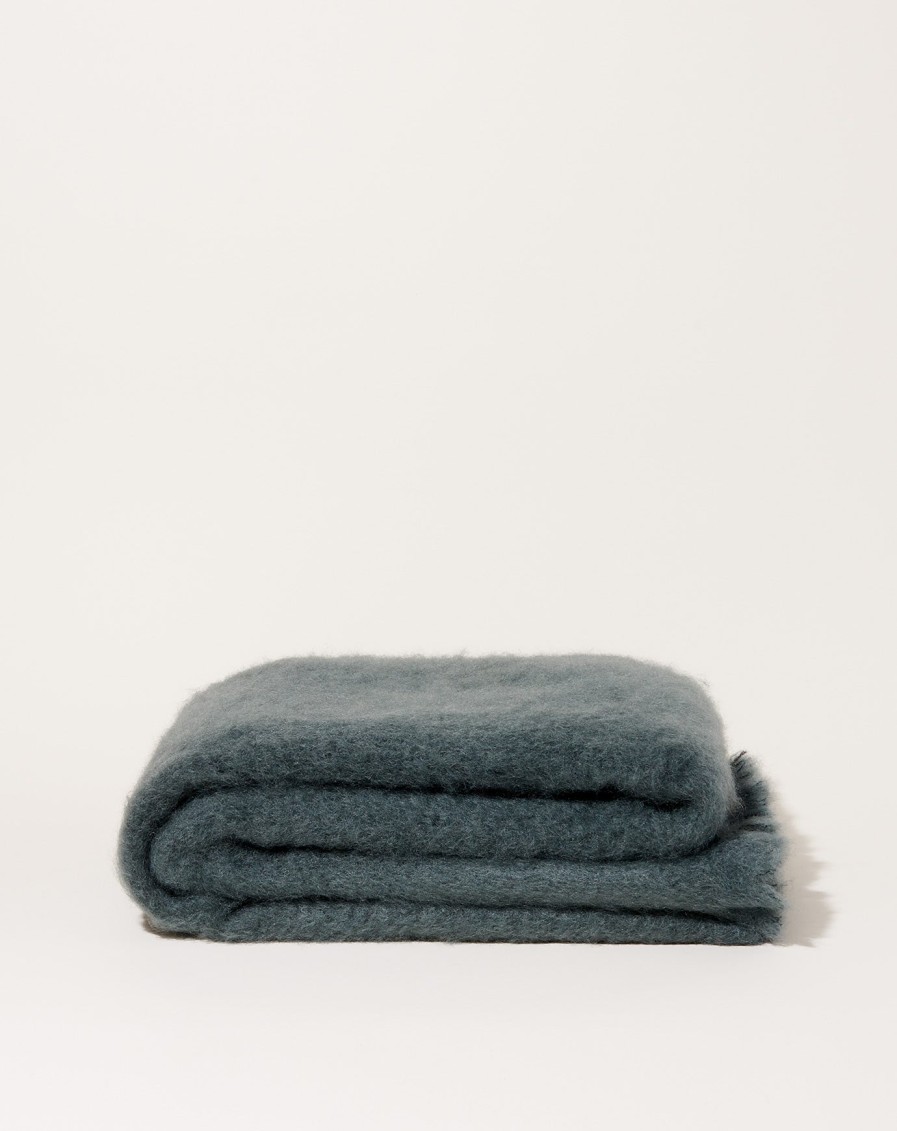 Home Mantas Ezcaray | Mohair Lisos Throw In Basalt