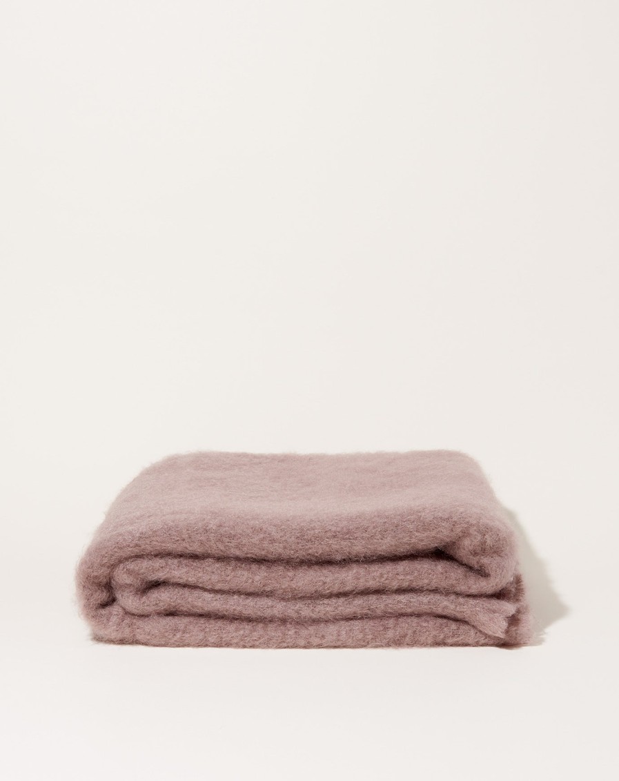 Home Mantas Ezcaray | Mohair Lisos Throw In Greige